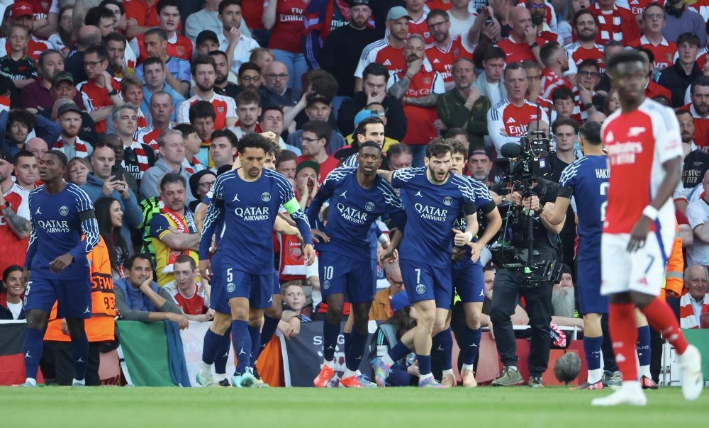 小团团变身妩媚御姐？变化巨大令人惊讶，网友：化妆技术这么牛了