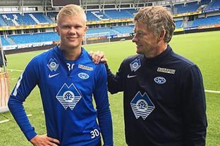 《初音未来：缤纷舞台》新官方粉丝书将于明年1月发售